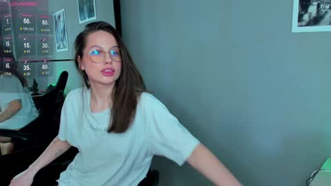 Mia 3 online show from January 6, 4:58 am