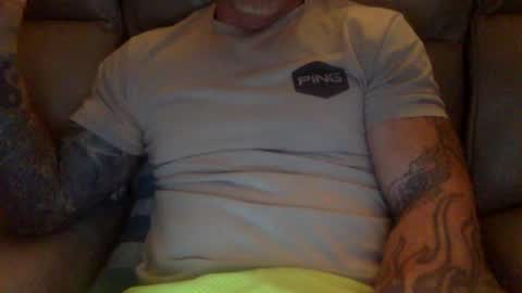 Snapshot of mjg175 chatting on December 11, 9:23 pm SexyRed online show from December 11, 9:23 pm
