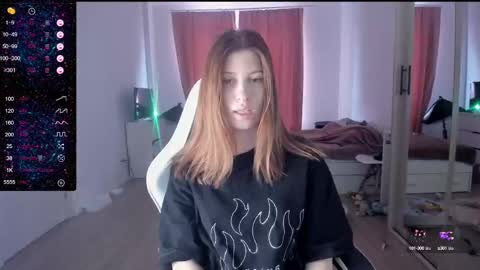 Snapshot of mmm_banana chatting on February 19, 10:56 am Lili online show from February 19, 10:56 am