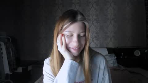 Snapshot of mmm_banana chatting on October 6, 10:44 am Lili online show from October 6, 10:44 am