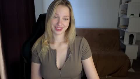Snapshot of mmm_banana chatting on January 3, 8:10 am Lili online show from January 3, 8:10 am