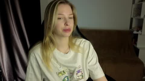 Snapshot of mmm_banana chatting on January 13, 5:33 am Lili online show from January 13, 5:33 am