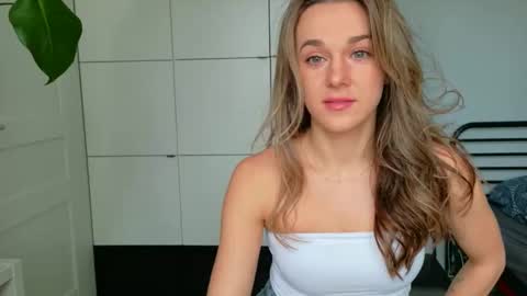 mmminnie online show from March 25, 10:33 am