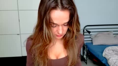 mmminnie online show from February 19, 11:42 am