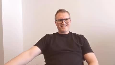 Snapshot of moe_001 chatting on September 12, 6:54 pm Moe online show from September 12, 6:54 pm