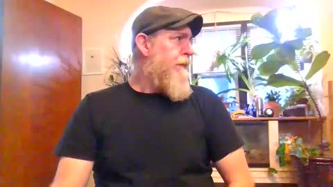 moeblick online show from December 5, 1:09 pm