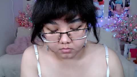 Molly online show from March 28, 8:27 am