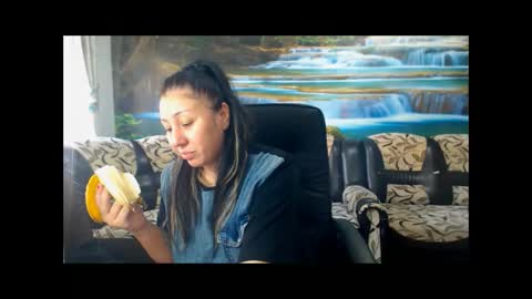 Snapshot of moistmady chatting on October 17, 6:17 am moistmady online show from October 17, 6:17 am