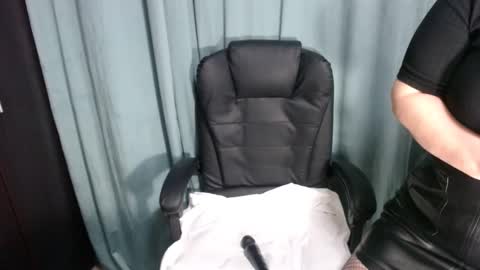 erika online show from March 3, 11:55 am