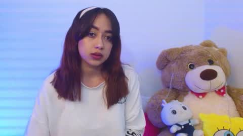 Snapshot of moll1e_ chatting on December 28, 1:29 am M o L l i E online show from December 28, 1:29 am