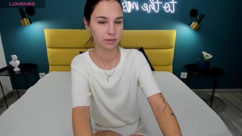 Snapshot of molly__cutie chatting on October 12, 2:26 am Molly online show from October 12, 2:26 am