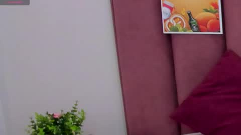 Snapshot of molly__cutie chatting on September 20, 1:41 am Molly online show from September 20, 1:41 am