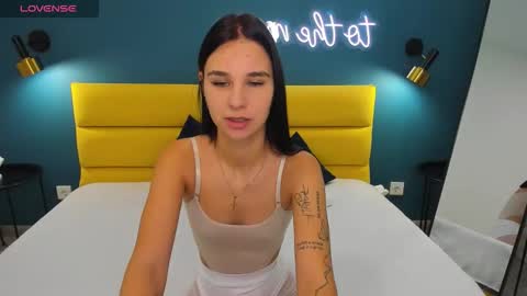 Snapshot of molly__cutie chatting on October 9, 1:44 am Molly online show from October 9, 1:44 am