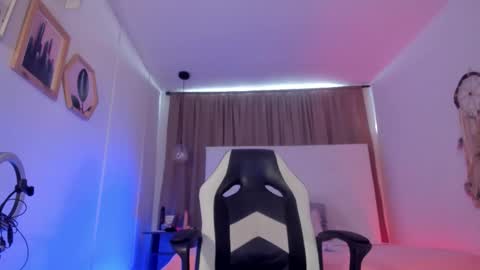    online show from December 3, 8:20 pm