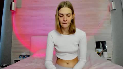 Molly Hunt online show from November 29, 4:42 am