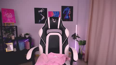 molly_kisss online show from November 15, 9:44 am