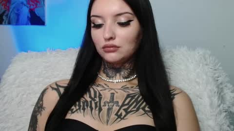 Snapshot of molly_montanaaa chatting on October 18, 3:05 pm Lina online show from October 18, 3:05 pm