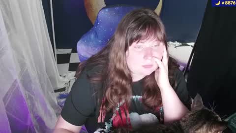 Snapshot of molly_moons chatting on October 10, 12:27 am molly_moons online show from October 10, 12:27 am
