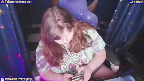 Snapshot of molly_moons chatting on October 20, 12:59 am molly_moons online show from October 20, 12:59 am