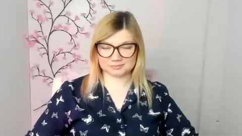 Molly online show from March 19, 12:54 pm