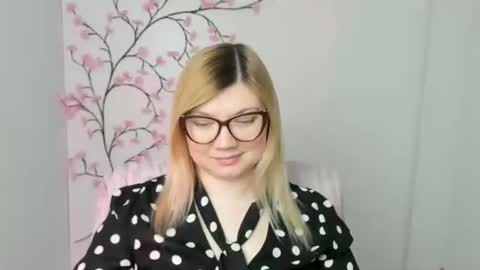 Molly online show from March 3, 12:34 pm