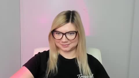 Molly online show from September 13, 11:34 am