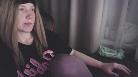 Snapshot of molly_royse chatting on October 4, 3:43 pm I have new photos come and see with love Molly online show from October 4, 3:43 pm