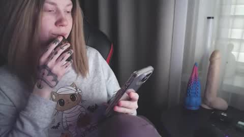 Snapshot of molly_royse chatting on February 28, 6:54 am I have new photos come and see with love Molly online show from February 28, 6:54 am