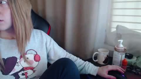 Snapshot of molly_royse chatting on October 14, 12:08 pm I have new photos come and see with love Molly online show from October 14, 12:08 pm