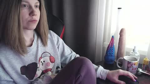 Snapshot of molly_royse chatting on March 3, 8:49 am I have new photos come and see with love Molly online show from March 3, 8:49 am