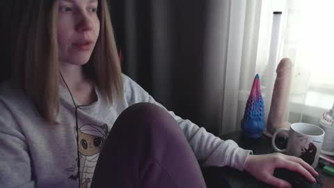 Snapshot of molly_royse chatting on March 10, 11:45 am I have new photos come and see with love Molly online show from March 10, 11:45 am