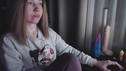 Snapshot of molly_royse chatting on February 16, 11:26 pm I have new photos come and see with love Molly online show from February 16, 11:26 pm