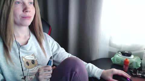 Snapshot of molly_royse chatting on October 10, 9:48 am I have new photos come and see with love Molly online show from October 10, 9:48 am