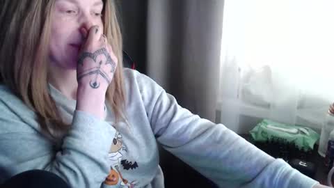 Snapshot of molly_royse chatting on September 15, 12:50 pm I have new photos come and see with love Molly online show from September 15, 12:50 pm