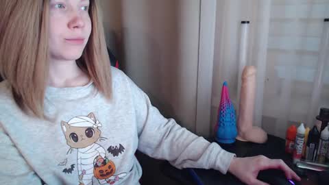 Snapshot of molly_royse chatting on February 23, 3:08 pm I have new photos come and see with love Molly online show from February 23, 3:08 pm