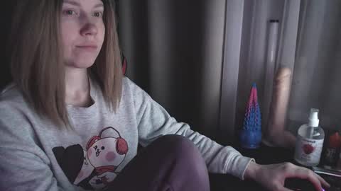 Snapshot of molly_royse chatting on February 24, 6:58 pm I have new photos come and see with love Molly online show from February 24, 6:58 pm
