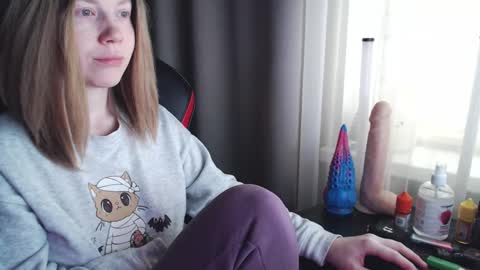 Snapshot of molly_royse chatting on March 10, 6:38 am I have new photos come and see with love Molly online show from March 10, 6:38 am