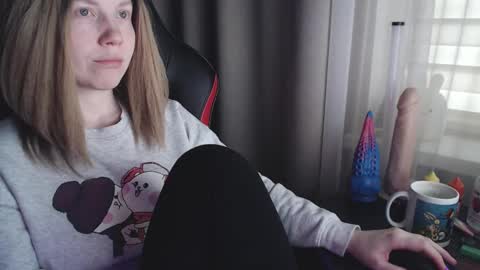 Snapshot of molly_royse chatting on March 12, 6:18 am I have new photos come and see with love Molly online show from March 12, 6:18 am