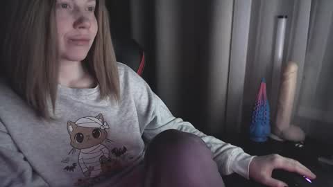 Snapshot of molly_royse chatting on February 28, 7:03 pm I have new photos come and see with love Molly online show from February 28, 7:03 pm