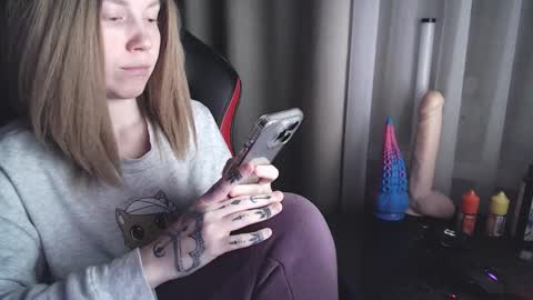 Snapshot of molly_royse chatting on February 18, 6:47 pm I have new photos come and see with love Molly online show from February 18, 6:47 pm