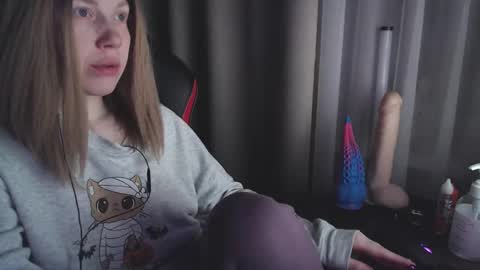 Snapshot of molly_royse chatting on February 21, 3:01 am I have new photos come and see with love Molly online show from February 21, 3:01 am