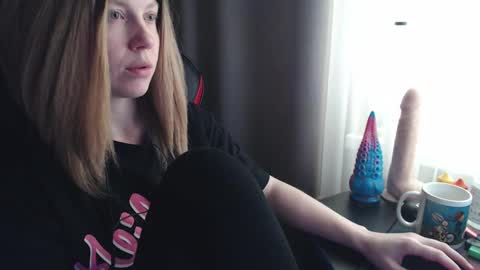 Snapshot of molly_royse chatting on March 11, 10:51 am I have new photos come and see with love Molly online show from March 11, 10:51 am