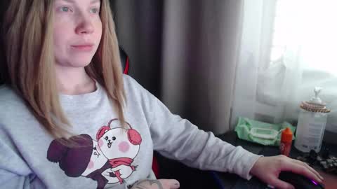 Snapshot of molly_royse chatting on October 8, 9:37 am I have new photos come and see with love Molly online show from October 8, 9:37 am