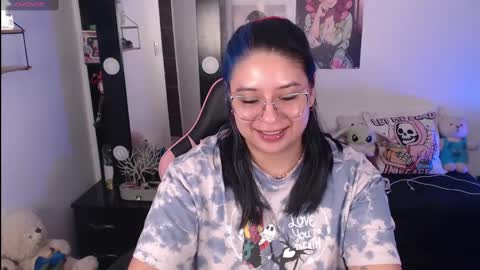 Snapshot of molly_shake chatting on January 9, 5:13 am Molly online show from January 9, 5:13 am