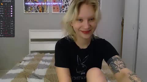 Snapshot of molly_smolly_ chatting on February 22, 11:57 am lo online show from February 22, 11:57 am