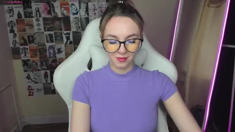 Snapshot of mollydevonn chatting on October 21, 1:54 am Molly online show from October 21, 1:54 am