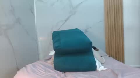  MOLLY  GUNSG online show from September 19, 9:51 pm