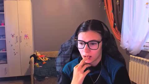  KIRA  online show from December 2, 2:54 am