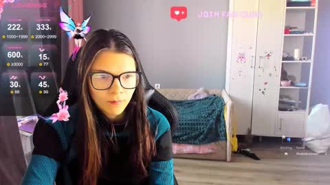 Snapshot of mollylollipop20 chatting on October 17, 5:33 am KIRA online show from October 17, 5:33 am