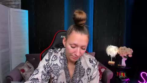 hi im Molly heregreat boobs big heart  warm pussy  online show from November 29, 2:08 am